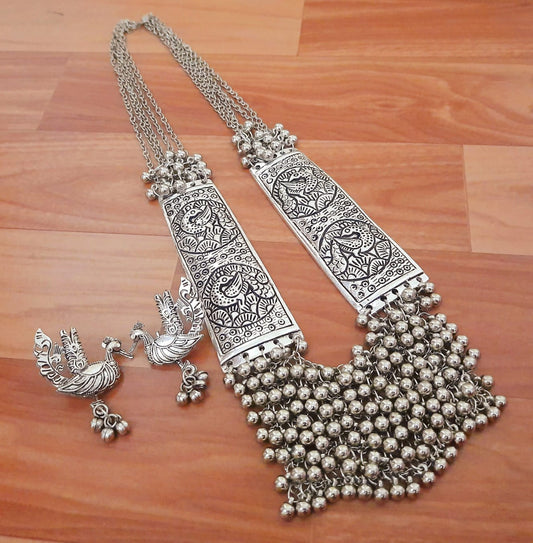 Beautiful necklace with matching earings